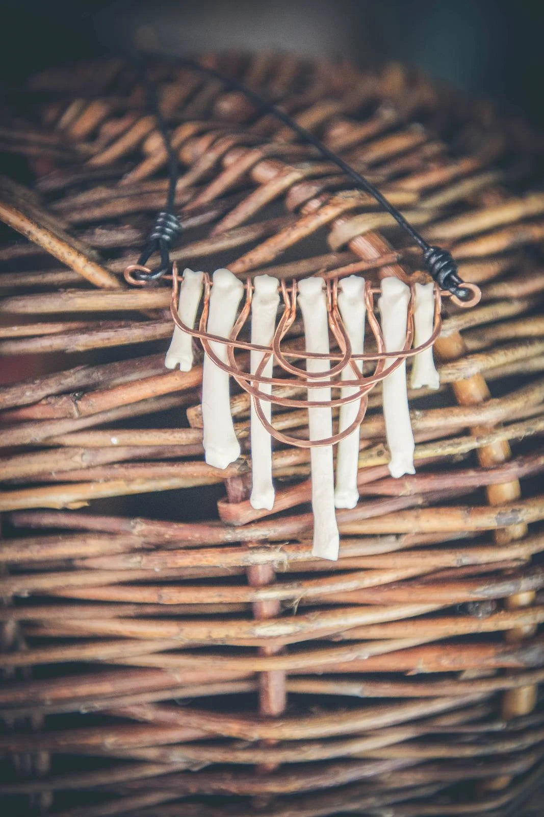 Bones - Anhänger mit Lederband Kette Knochen Gothic WGT Knochenschmuck