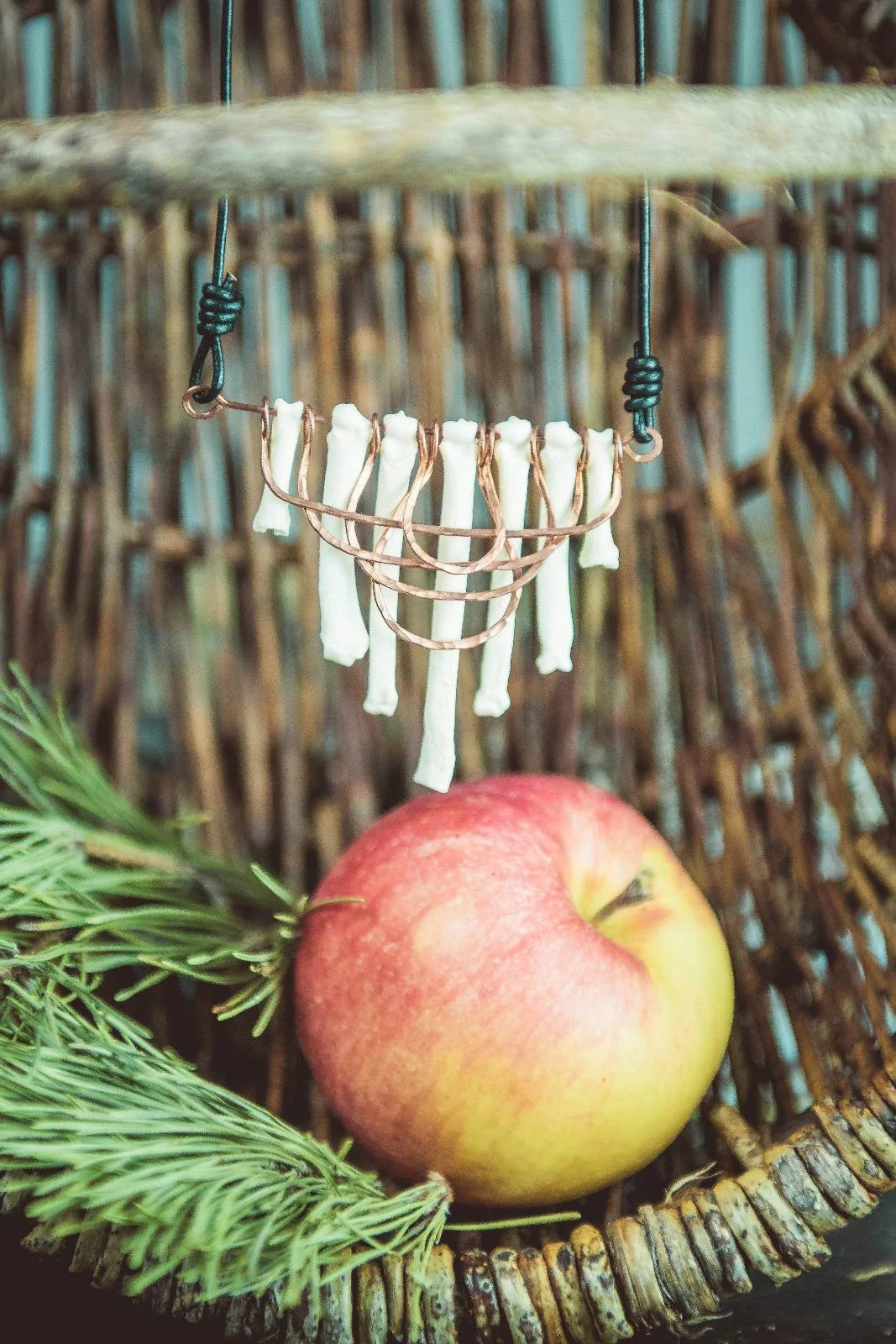 Bones - Anhänger mit Lederband Kette Knochen Gothic WGT Knochenschmuck